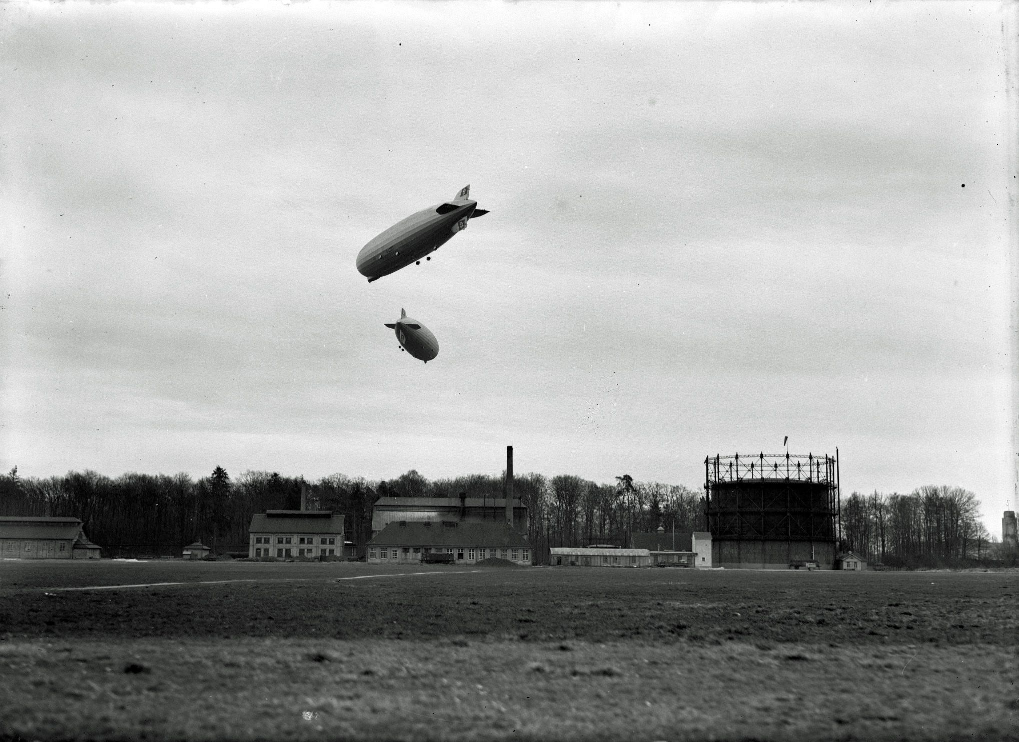 Zeppelin Hindenburg LZ129 Review - YouTube