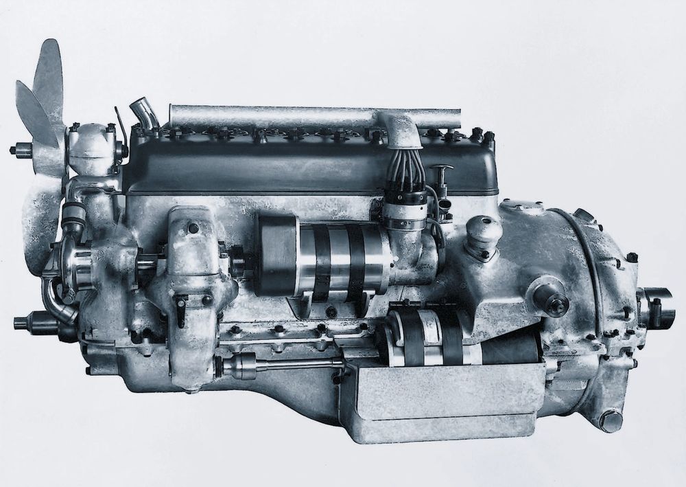 Die Abbildung zeigt einen Maybach-Motor.