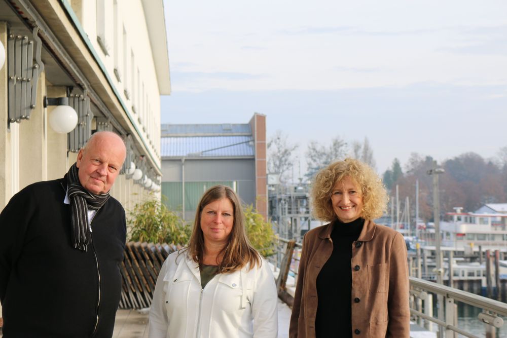 Portrait von Peter Rothe, Sabine Bold und Direktorin Claudia Emmert.