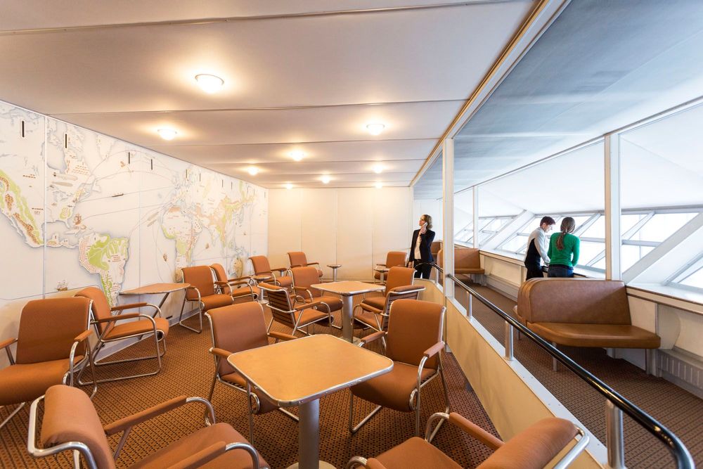 Teilrekonstruktion des LZ 129 Hindenburg von innen, links der Gesellschaftsraum, rechts der Gang und die Fenster.
