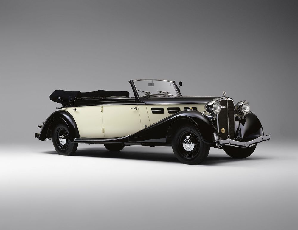 Aufnahme eines Maybach-Automobils. 
