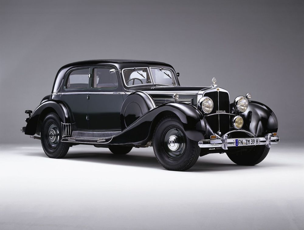 Aufnahme eines Maybach-Automobils. 