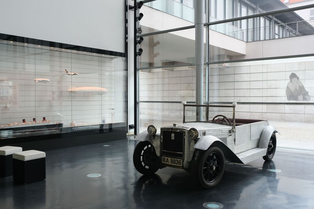 SHW-Wagen in der Zeppelinhalle des Zeppelin Museums Friedrichshafen.