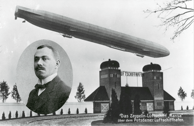 Portrait von Wilhelm Dörr mit dem fahrenden Luftschiff LZ 13 Hansa im Hintergrund.